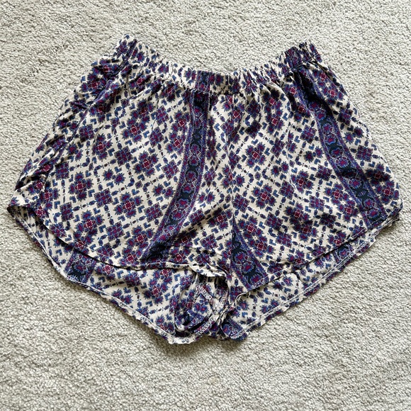 Brandy Melville Patterned Shorts - Picture 3 of 5